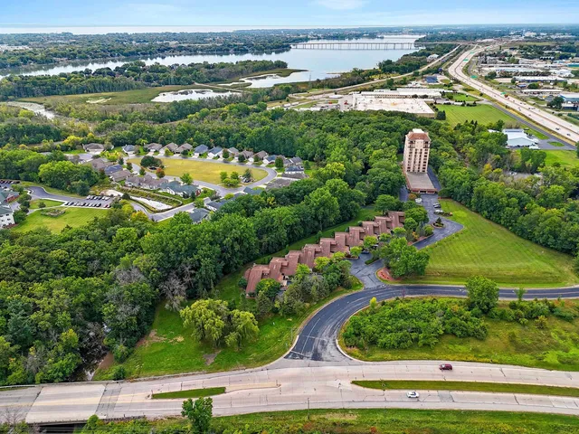 $369,900 | 2661 Northern Road, Unit I, Appleton, WI 54914