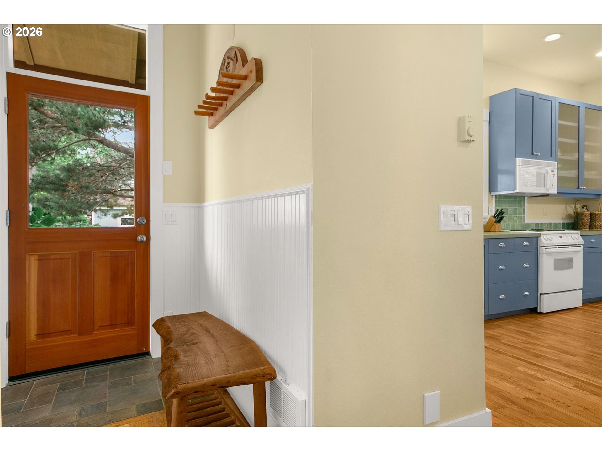 2050 Overleaf Loop Yachats, OR 97498 - Photo 10 of 45 Entrance/Foyer