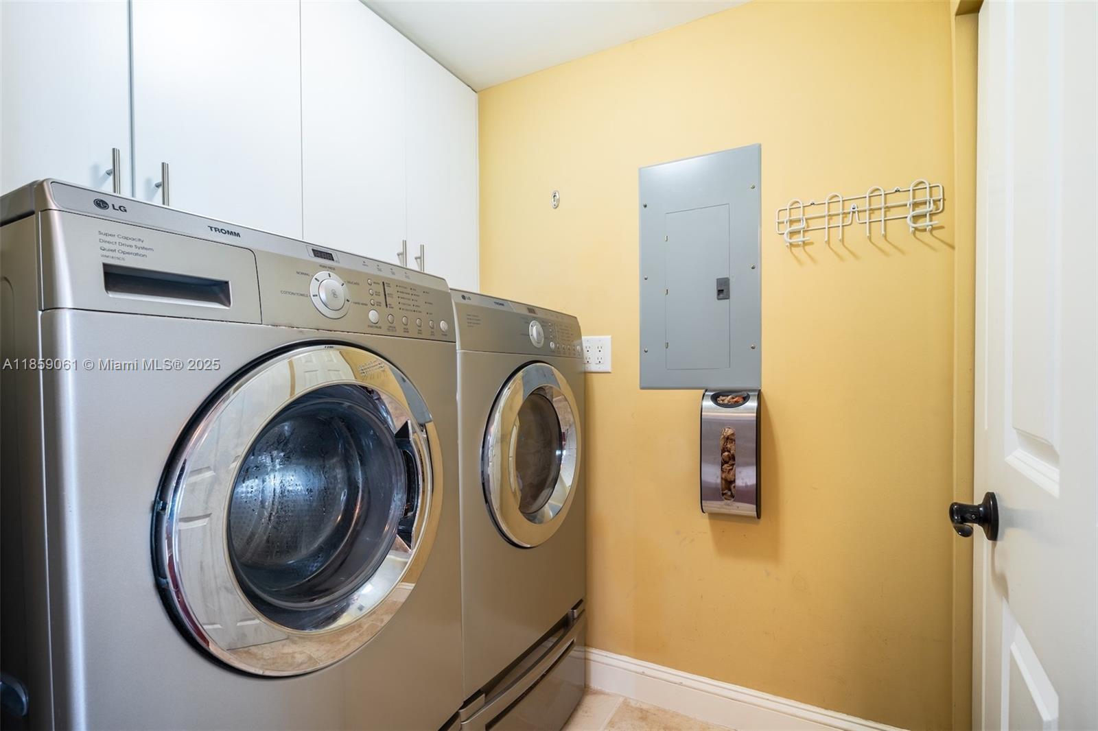 510 Northwest 84th Avenue, Unit 445 Plantation, FL 33324 - Photo 31 of 42 a utility room with dryer and washer