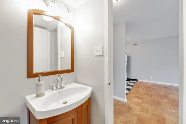 $2,300 | 2201 L Street Northwest, Unit 605, Washington, DC 20037