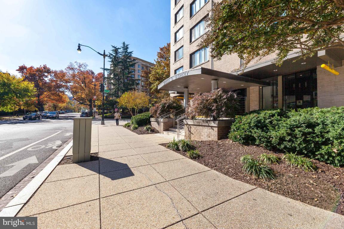 2201 L Street Northwest, Unit 605 Washington, DC 20037 - Photo 3 of 28