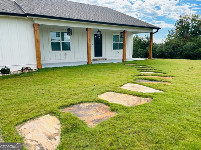 $2,600 | 425 Smokey Road, Newnan, GA 30263