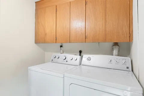 $1,282,500 | 24 158th Place Southeast, Bellevue, WA 98008