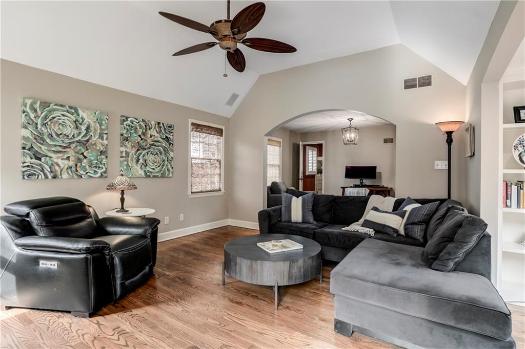 5435 Aberdeen Road Fairway, KS 66205 - Photo 13 of 36
