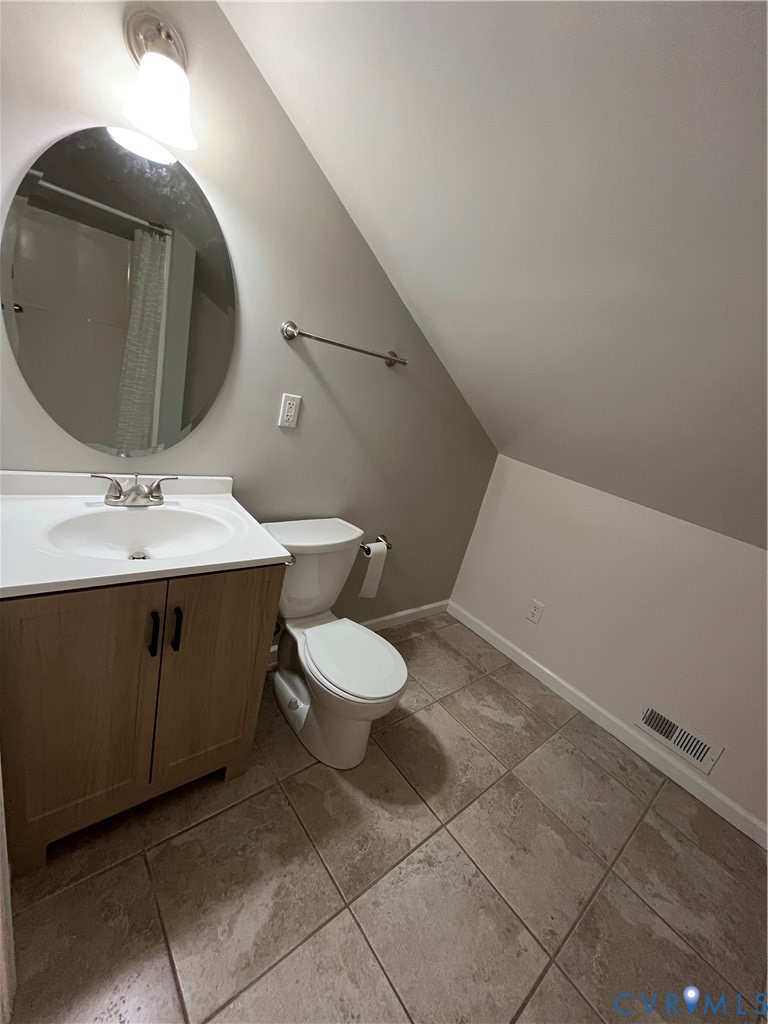 412 4th Street Blackstone, VA 23824 - Photo 20 of 29 Upstairs Bathroom