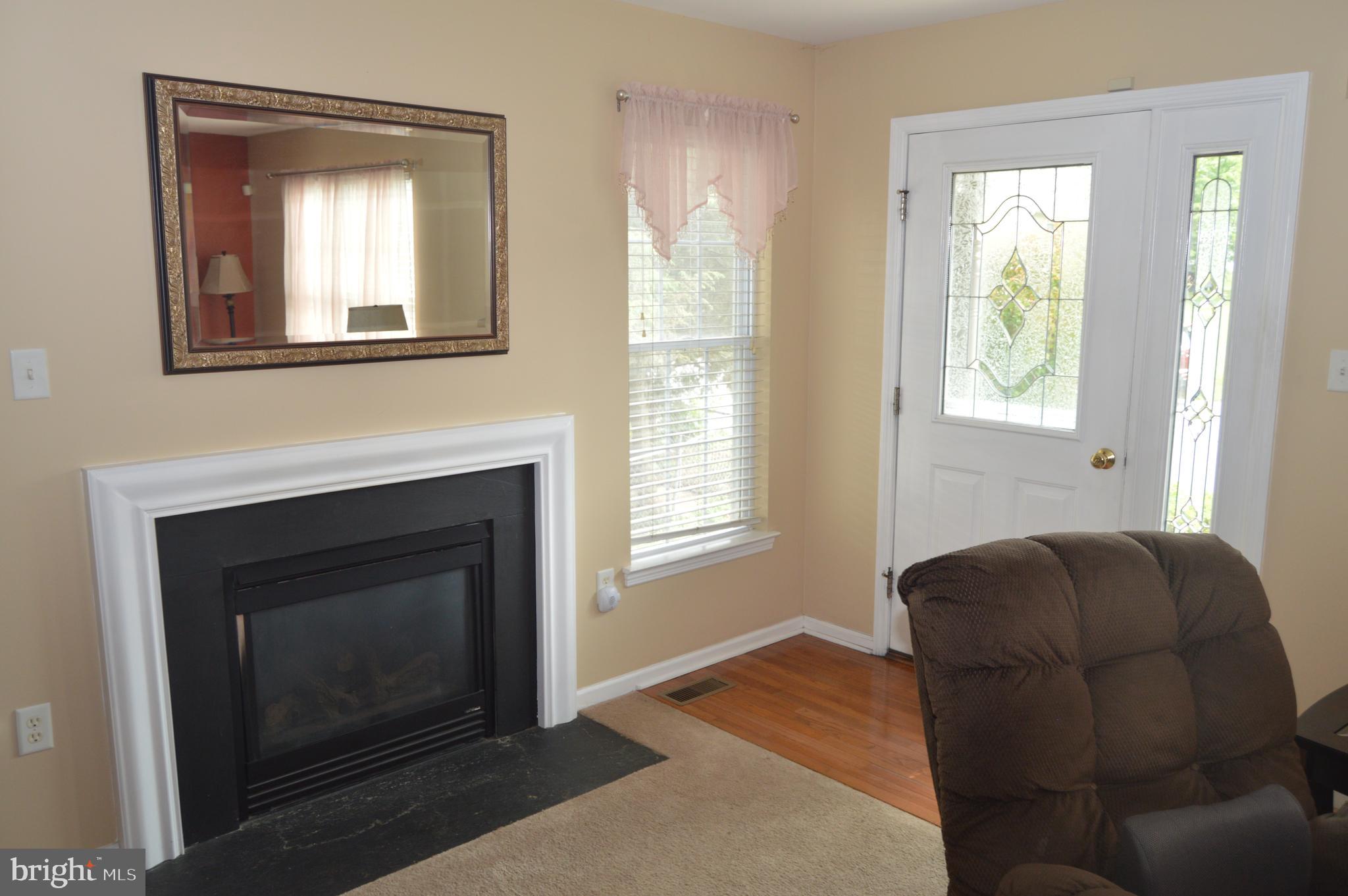 327 St Nicholas Street Reading, PA 19607 - Photo 5 of 30 Living Room