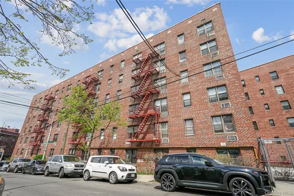 $468,000 | 86-04 Grand Avenue, Unit 2D | Nassau Heights