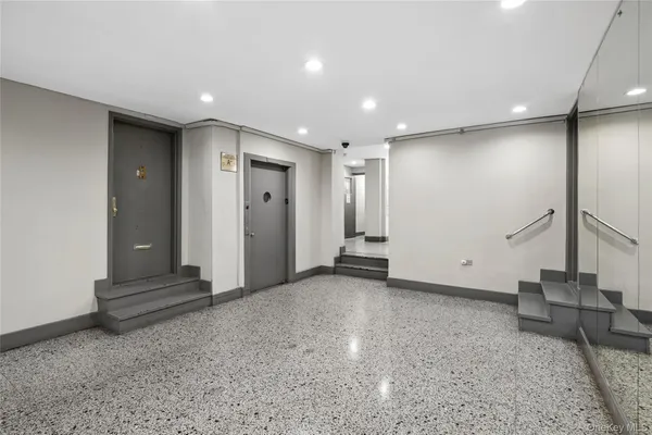 $468,000 | 86-04 Grand Avenue, Unit 2D | Nassau Heights