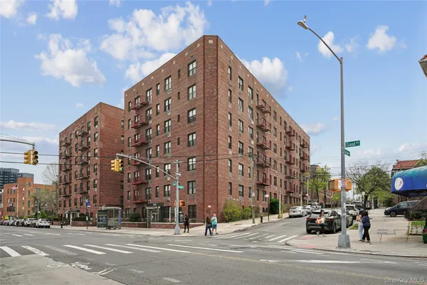 $468,000 | 86-04 Grand Avenue, Unit 2D | Nassau Heights