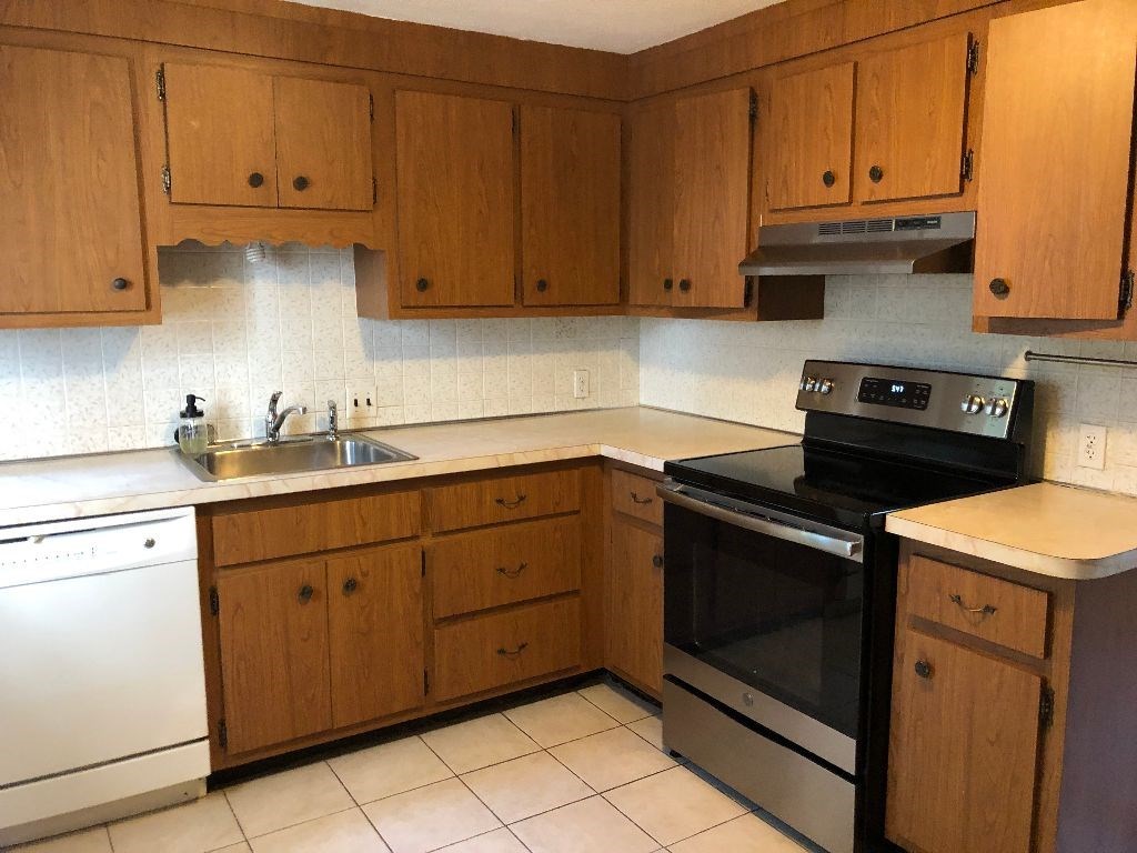 132 Emerson Gardens Road, Unit 132 Lexington, MA 02420 - Photo 3 of 11