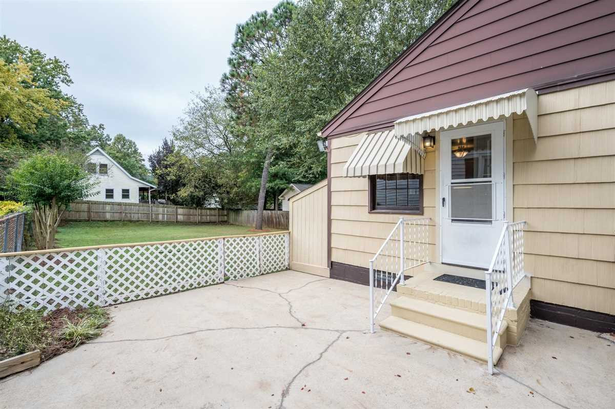518 Glascock Street Raleigh, NC 27604 - Photo 4 of 17 Fenced Patio