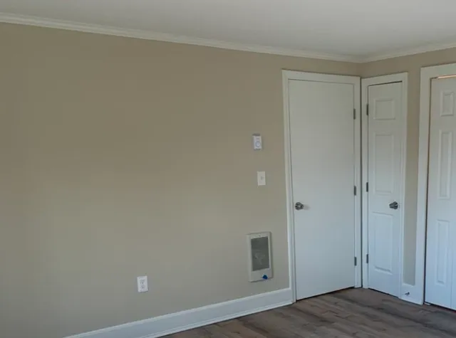 a view of empty room with window