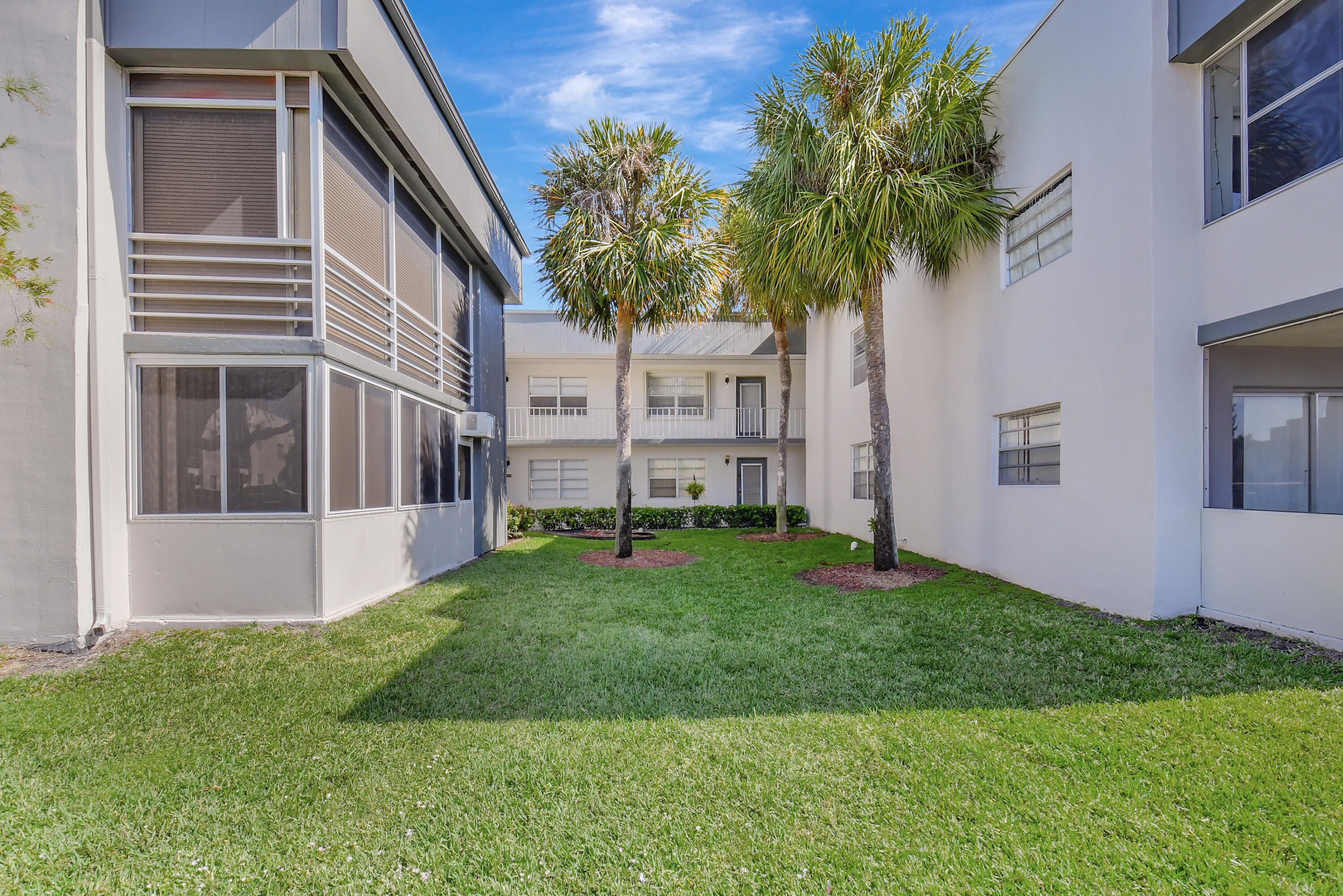 357 Normandy Lane Delray Beach, FL 33484 - Photo 3 of 66 DSC_7306