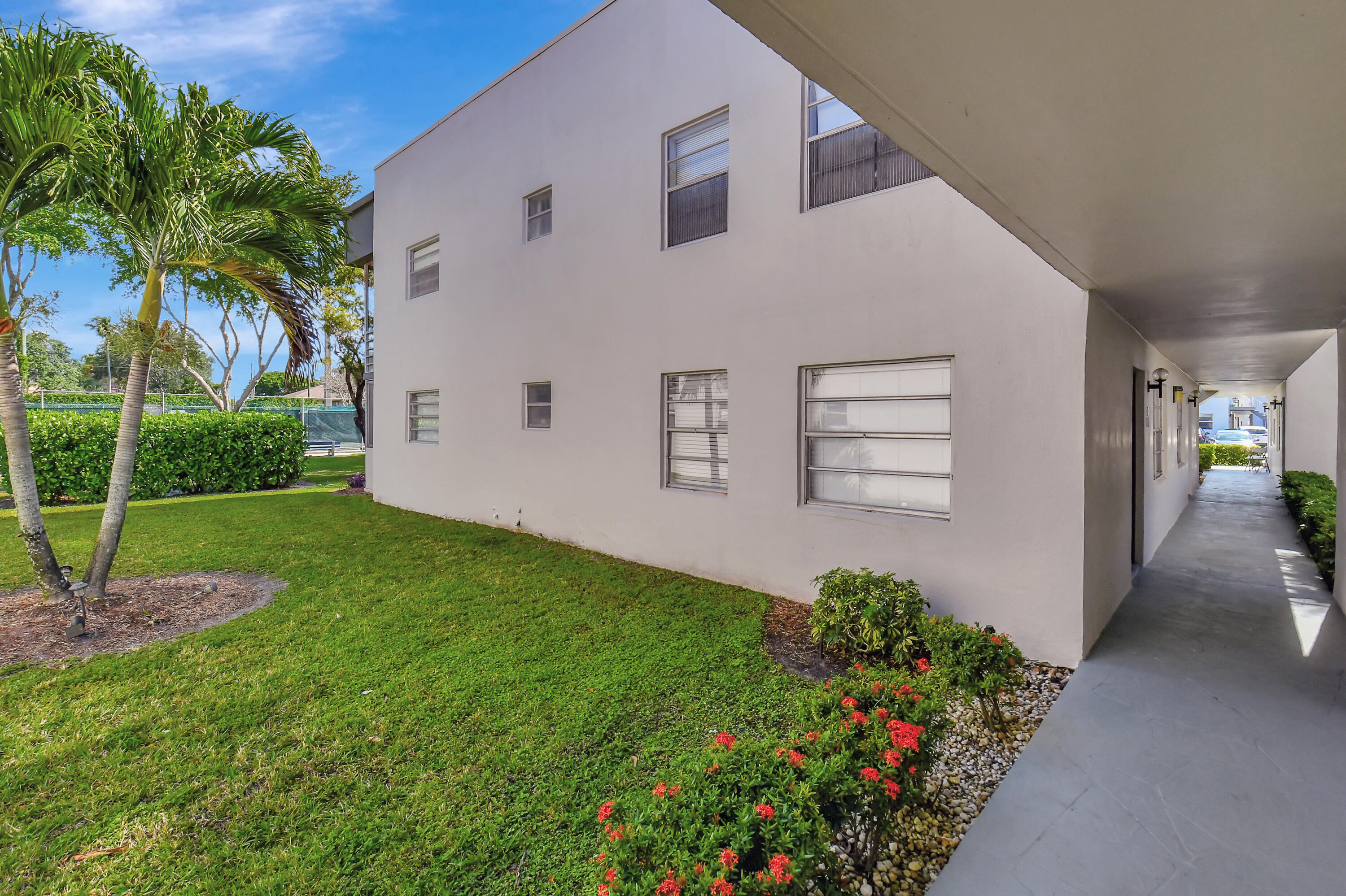 357 Normandy Lane Delray Beach, FL 33484 - Photo 4 of 66 DSC_7313