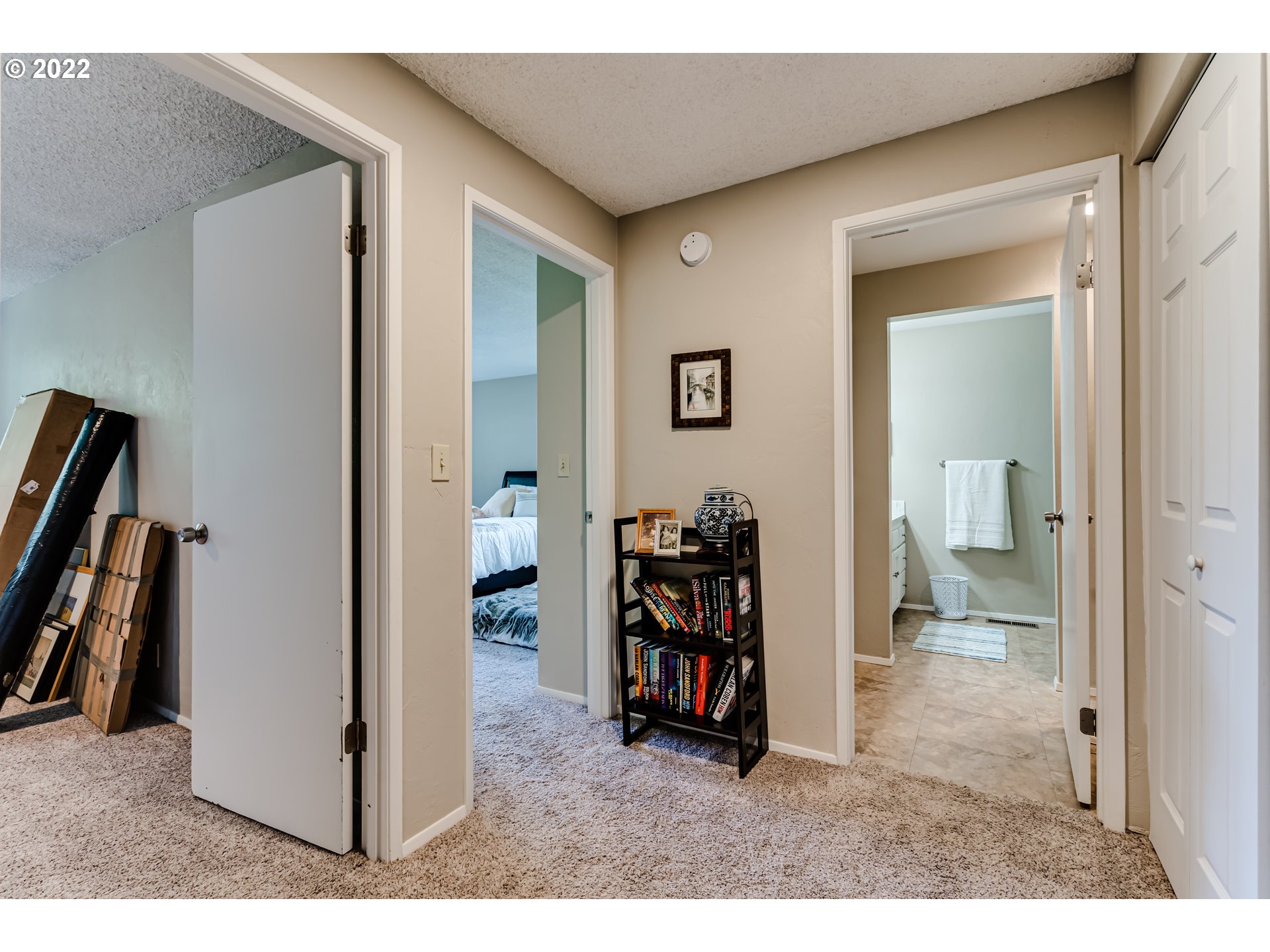 2220 Ridgeway Drive Eugene, OR 97401 - Photo 20 of 32 a view of a livingroom with furniture and closet
