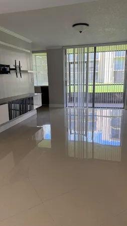 $1,950 | 3500 Blue Lake Drive, Unit 101, Pompano Beach, FL 33064