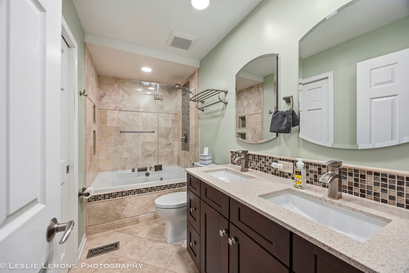 497 Sequoia Trail Roselle, IL 60172 - Photo 14 of 21 a bathroom with a double vanity sink mirror double and bathtub