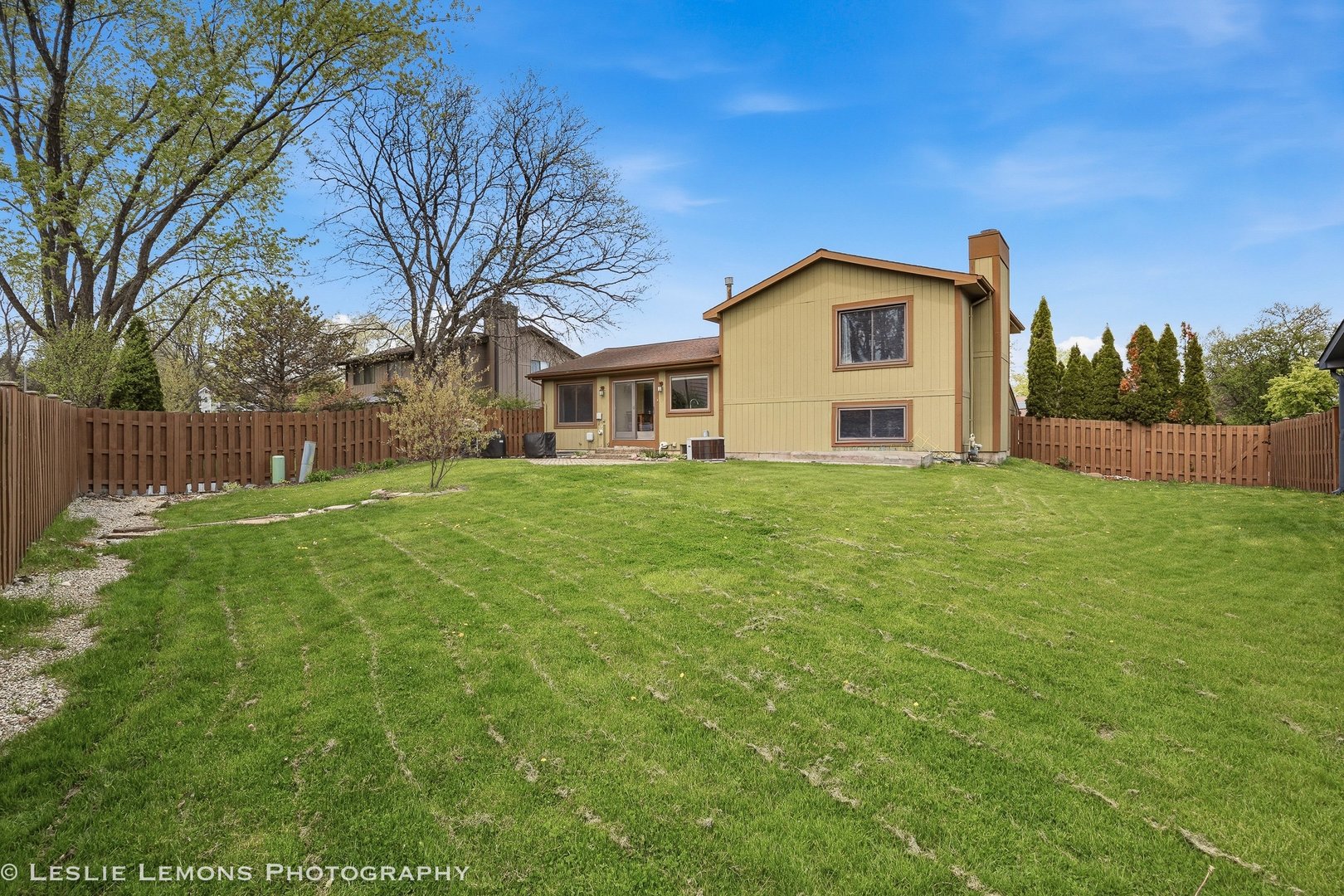 497 Sequoia Trail Roselle, IL 60172 - Photo 2 of 21 a house with garden in front of it