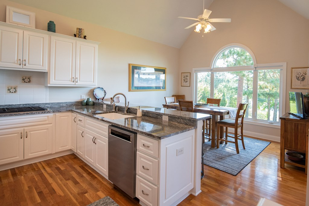 372 Forest Pines Road Aiken, SC 29803 - Photo 15 of 52 Kitchen & Breakfast Area