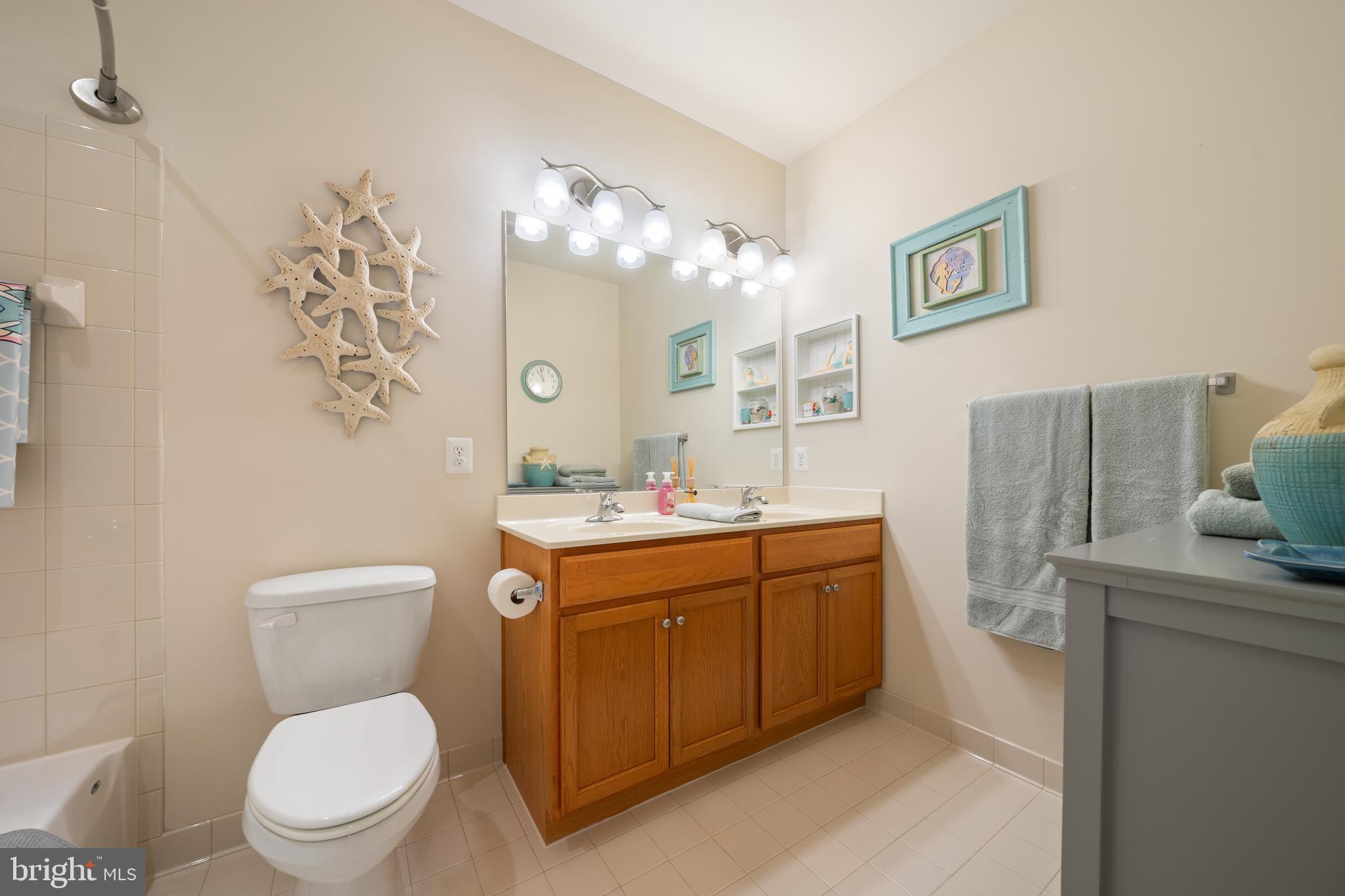 400 Shipyard Way Solomons, MD 20688 - Photo 45 of 100 Upper level Full Bath