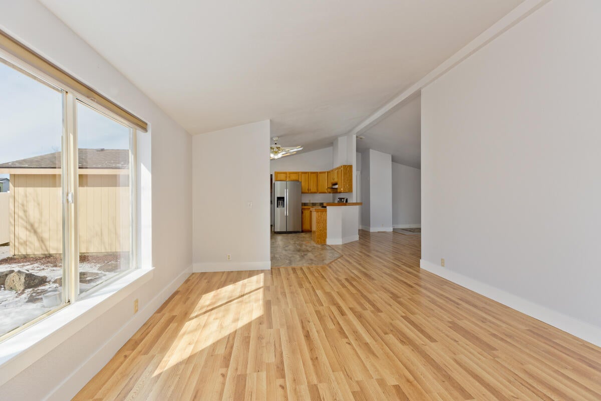 2356 Southwest Mariposa Loop Redmond, OR 97756 - Photo 14 of 33 Family Room or Dining Room