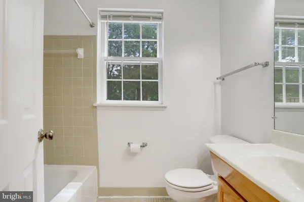 $2,450 | 3369 South Stafford Street, Unit A1, Arlington, VA 22206