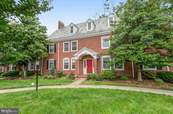 $2,450 | 3369 South Stafford Street, Unit A1, Arlington, VA 22206