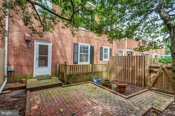 $2,450 | 3369 South Stafford Street, Unit A1, Arlington, VA 22206