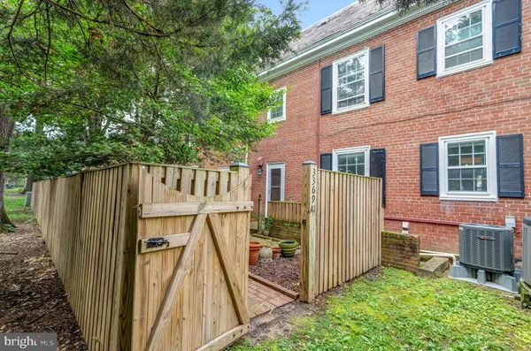 $2,450 | 3369 South Stafford Street, Unit A1, Arlington, VA 22206