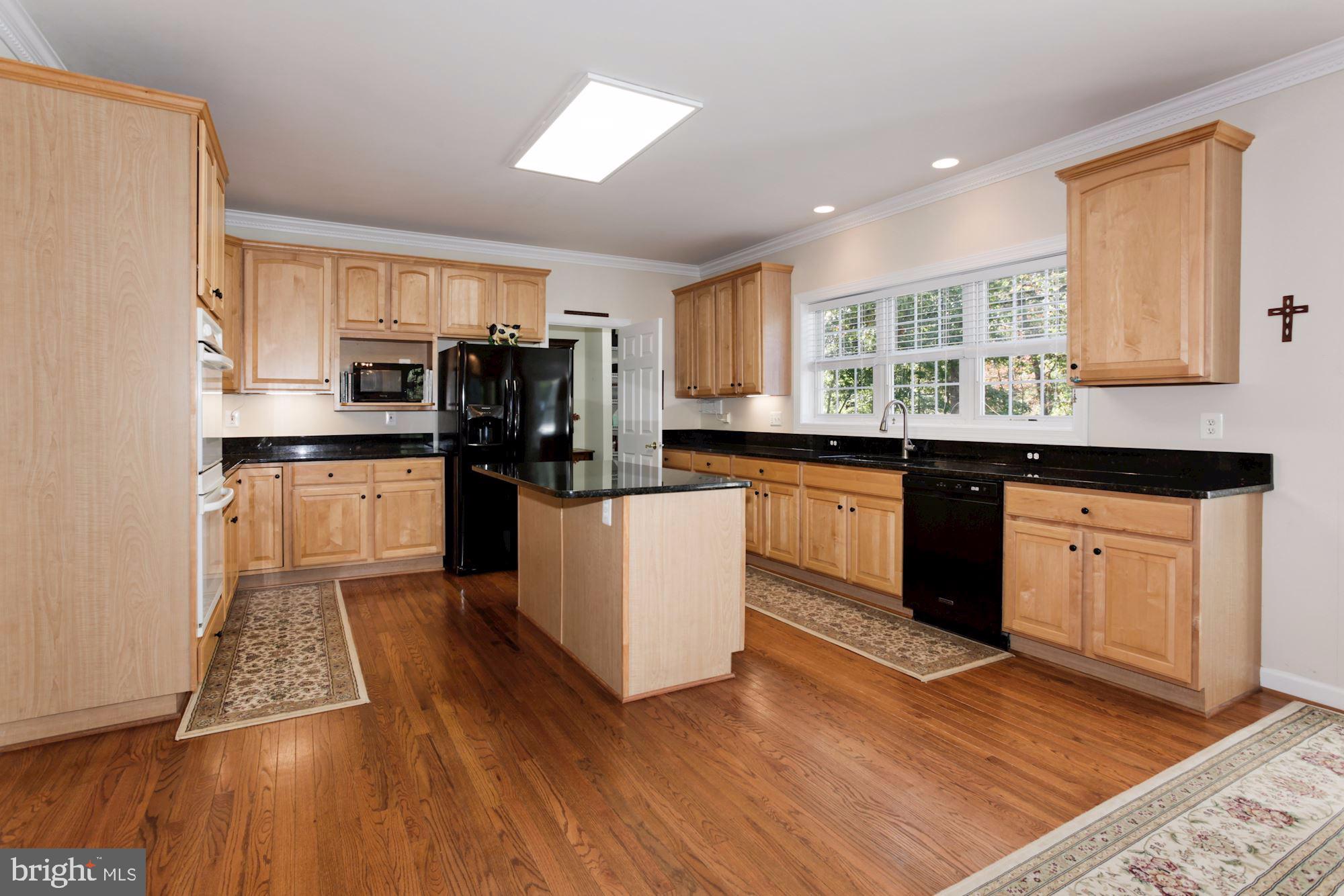 9780 Meetze Road Midland, VA 22728 - Photo 23 of 79 Countertops galore! New granite!