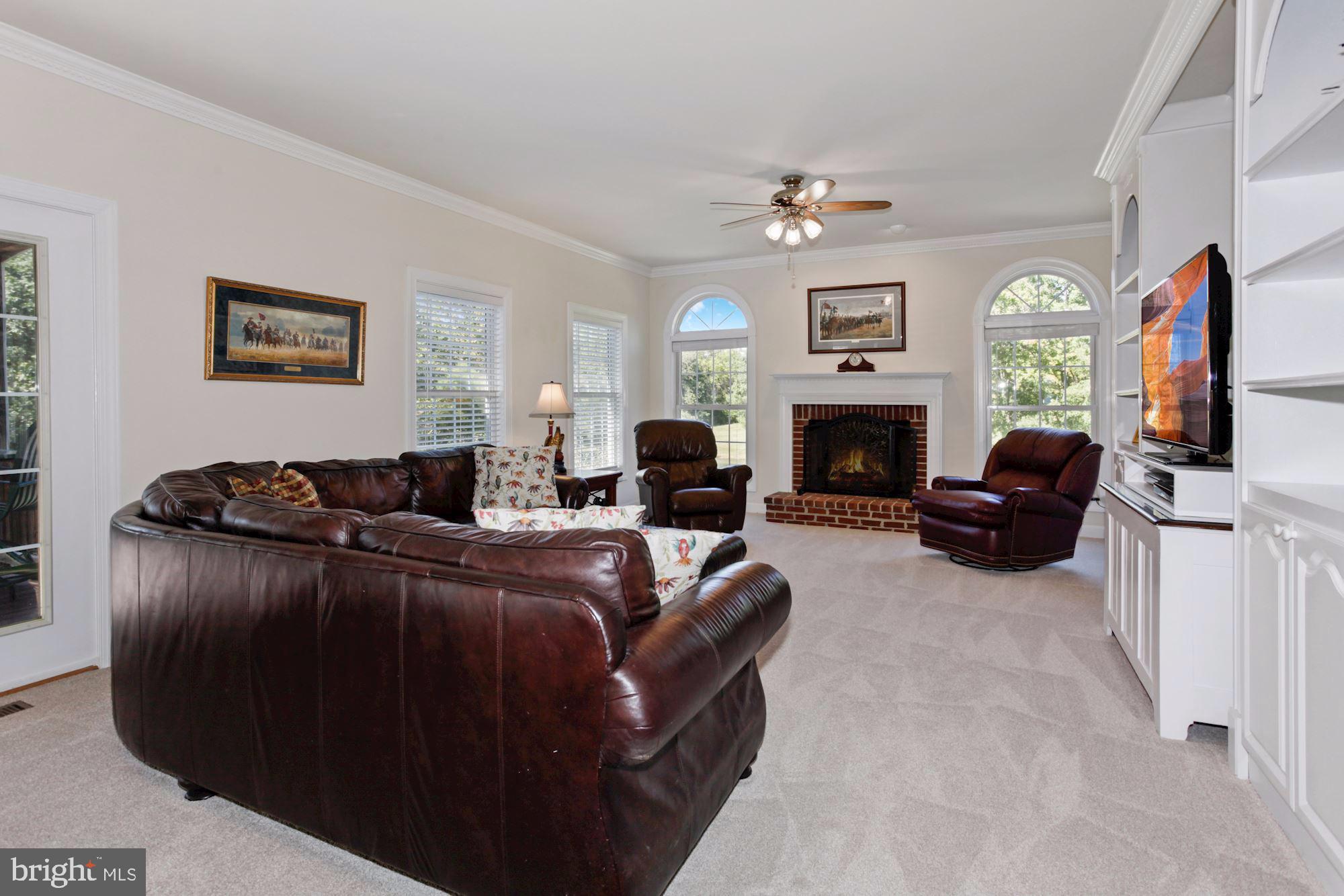 9780 Meetze Road Midland, VA 22728 - Photo 32 of 79 OVERSIZED Family Room!