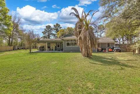 a view of yard with trees