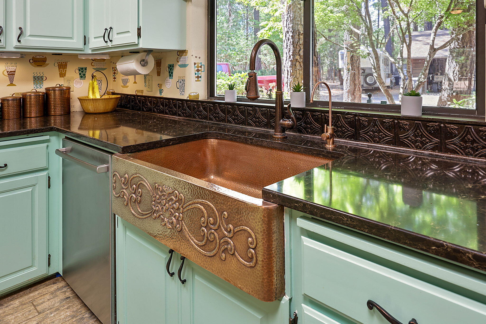 286 Rossier Lane Grants Pass, OR 97527 - Photo 16 of 64 Beautiful Copper Sink