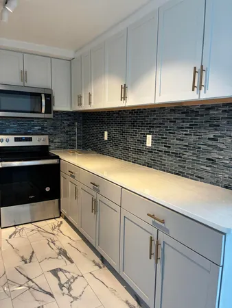 $98,000 | 8900 East Jefferson Avenue, Unit 632, Detroit, MI 48214