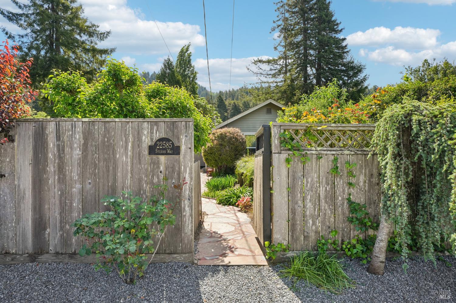 22585 Sylvan Way Monte Rio, CA 95462 - Photo 5 of 44 Gallery Image 5