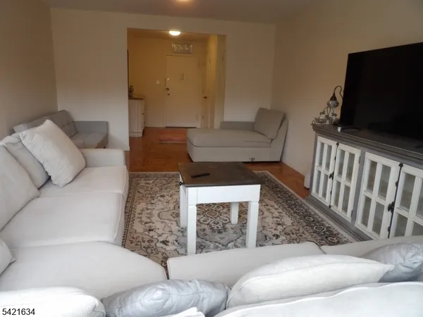 $2,800 | 2352 Linwood Avenue, Fort Lee, NJ 07024