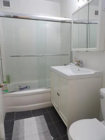 $2,800 | 2352 Linwood Avenue, Fort Lee, NJ 07024
