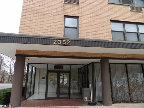 $2,800 | 2352 Linwood Avenue, Fort Lee, NJ 07024