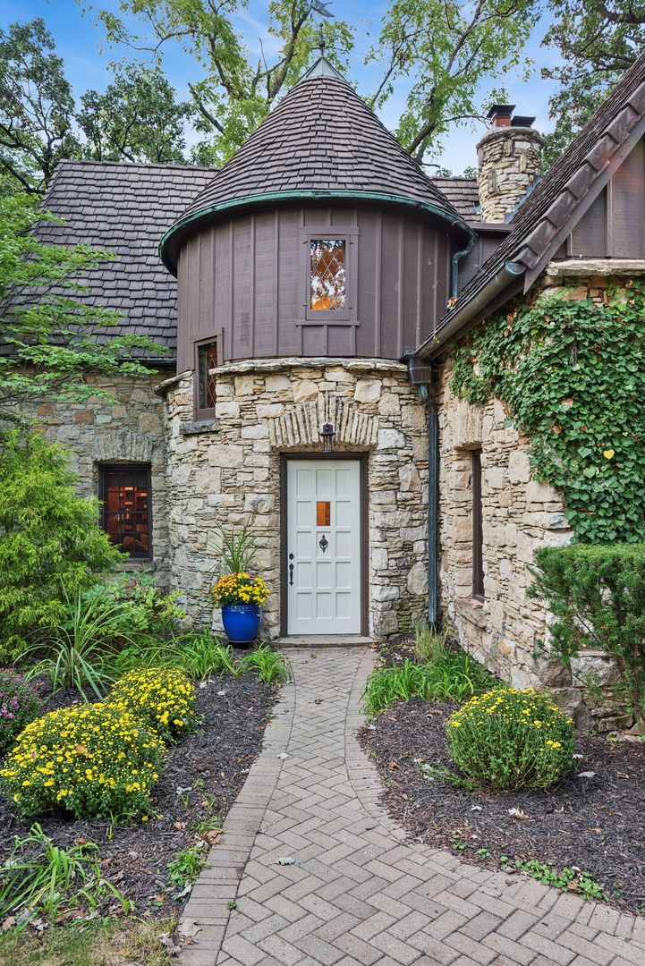 28W670 Batavia Road Warrenville, IL 60555 - Photo 11 of 46 Gallery Image 11