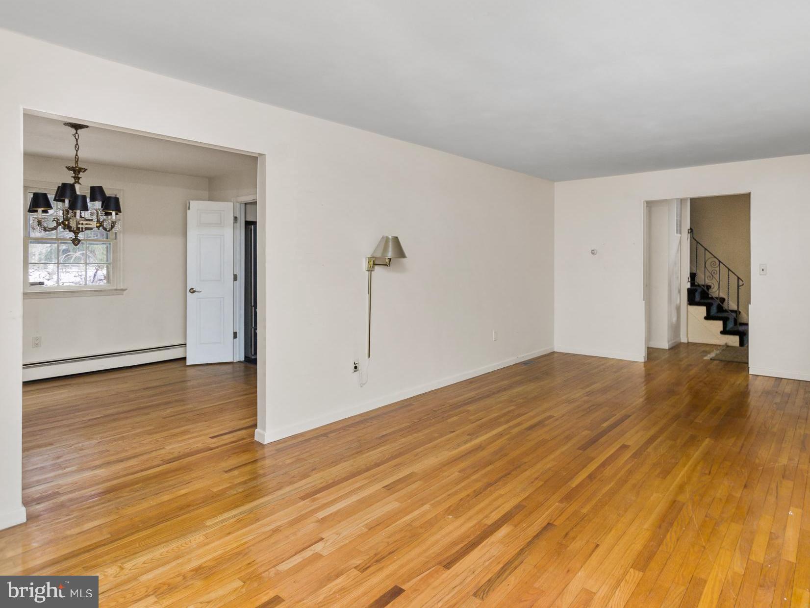 11 Mountain Vw Road Ewing, NJ 08628 - Photo 6 of 32 Living Room
