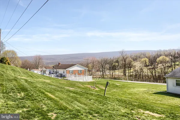 $269,900 | 162 Oak Drive, Thompsontown, PA 17094