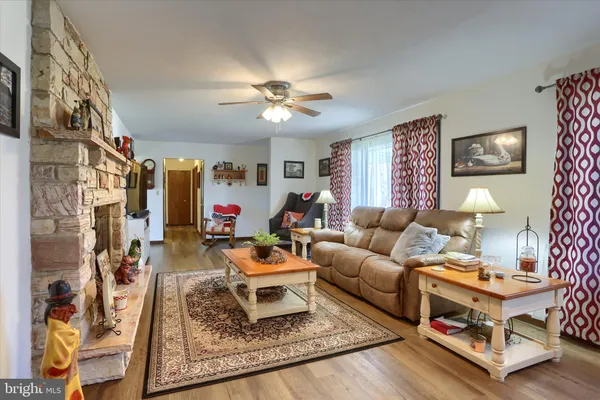 $269,900 | 162 Oak Drive, Thompsontown, PA 17094