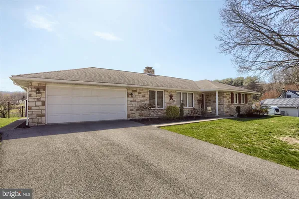 $269,900 | 162 Oak Drive, Thompsontown, PA 17094
