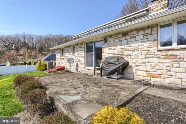 $269,900 | 162 Oak Drive, Thompsontown, PA 17094