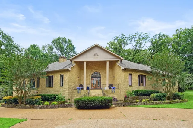 $1,500,000 | 320 Shutes Cove, Old Hickory, TN 37138