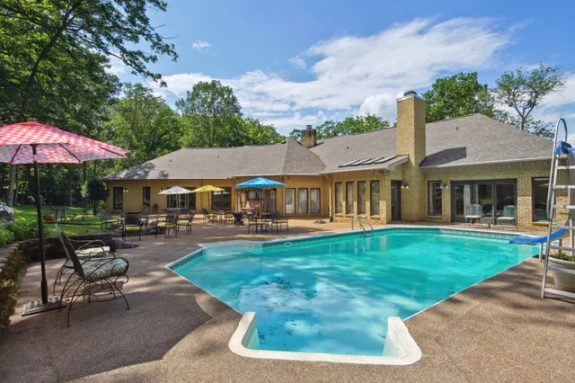 $1,500,000 | 320 Shutes Cove, Old Hickory, TN 37138