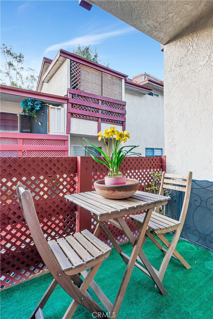 1523 East Windsor Road, Unit 208A Glendale, CA 91205 - Photo 24 of 27 a view of a chairs and table in backyard