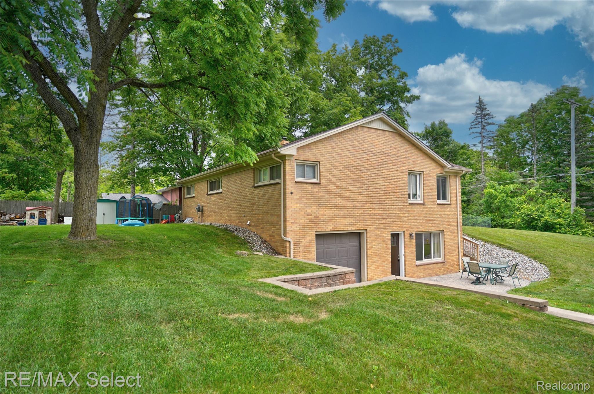 7303 E River Road 15.jpg