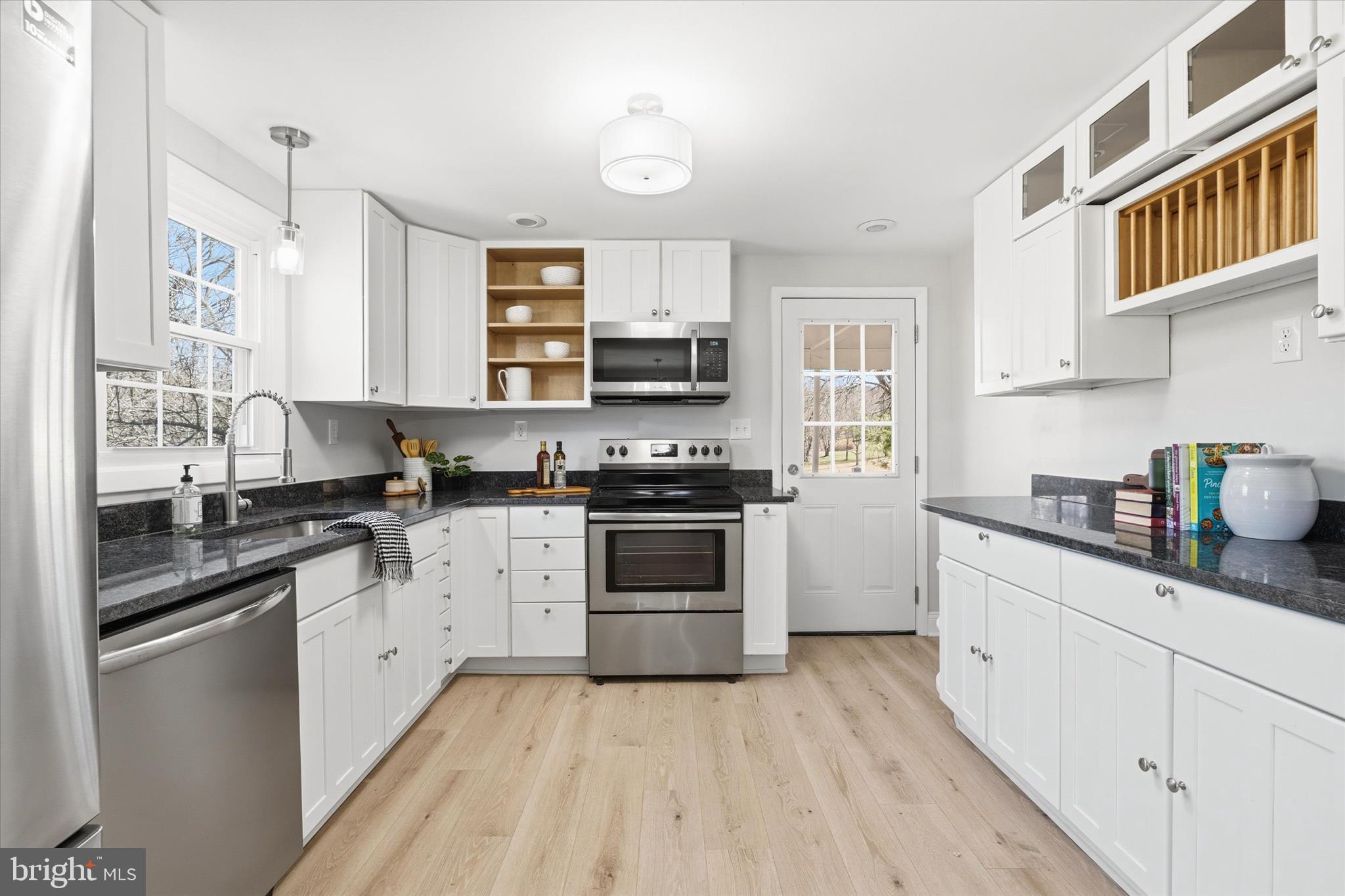 5817 Western View Place Mount Airy, MD 21771 - Photo 6 of 30 Stainless appliances