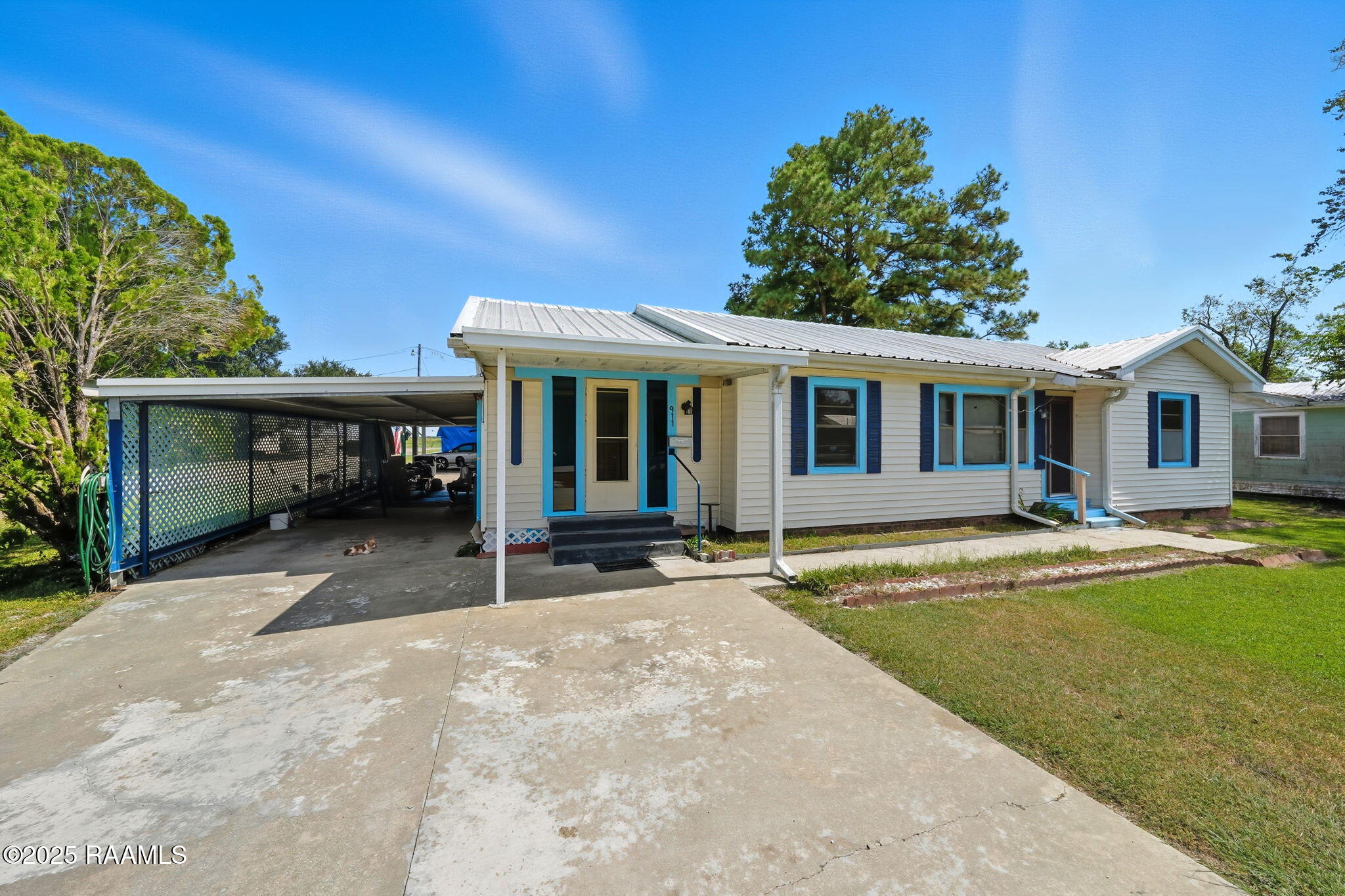 911 North Morvant Avenue Kaplan, LA 70548 - Photo 2 of 24 Front